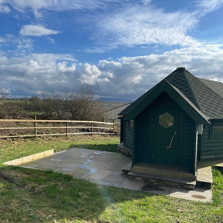Holly Tree Glamping Cabins Wigglesworth Exteriör bild