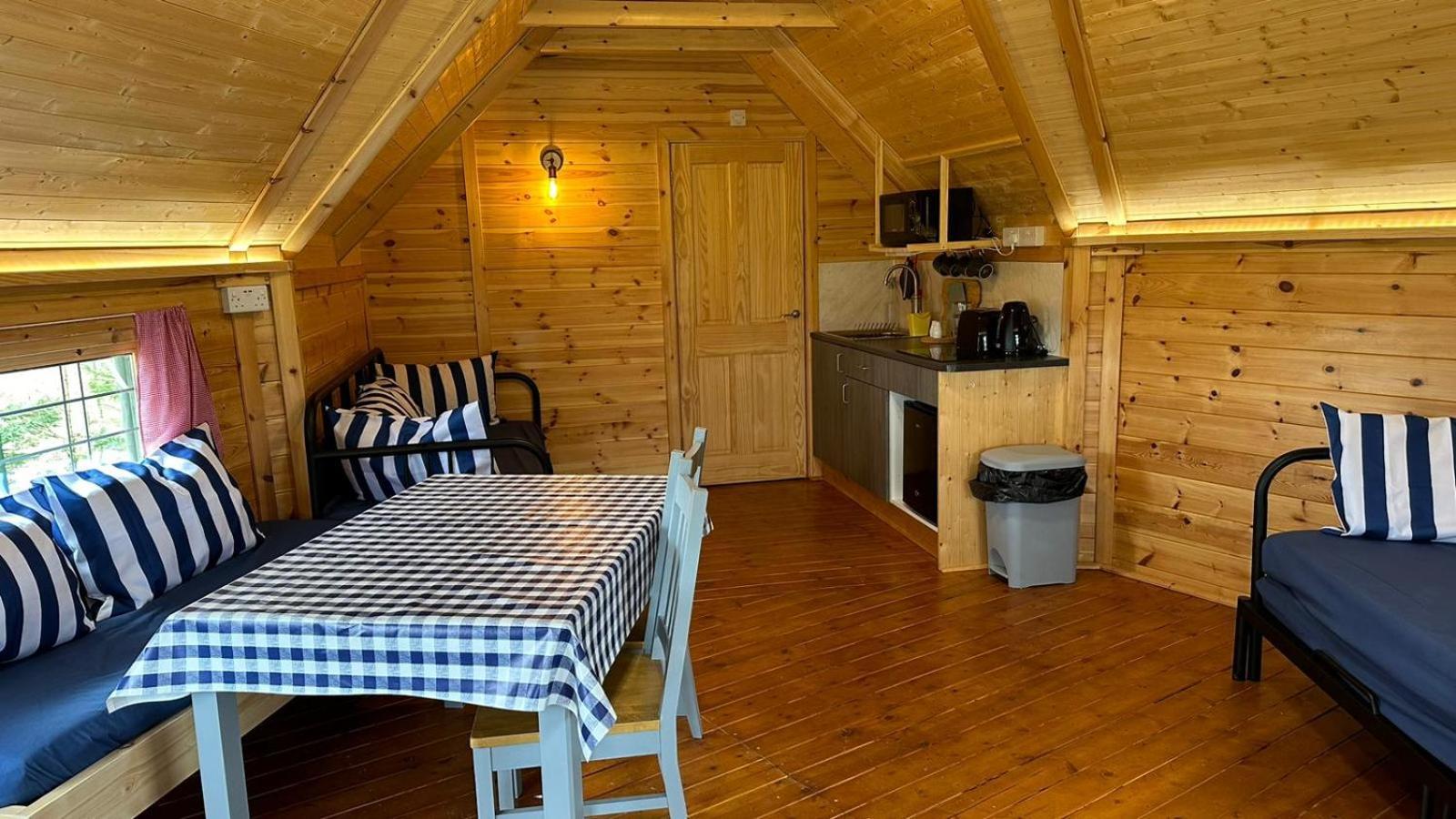 Holly Tree Glamping Cabins Wigglesworth Exteriör bild